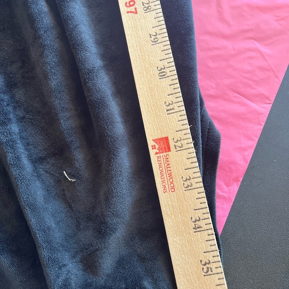 Juicy Couture Black Velour bathrobe - Picture 4 of 6